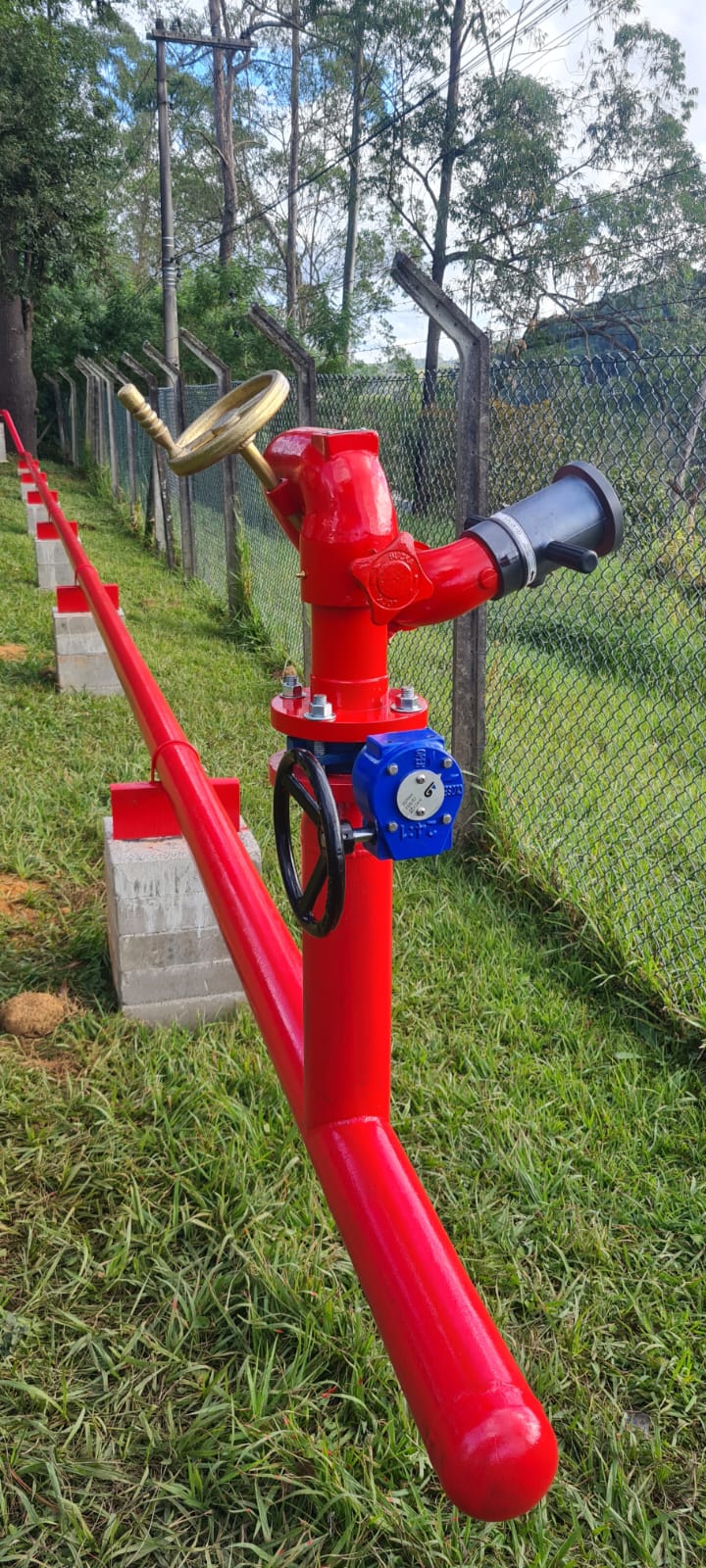 Tubulação de água pressurizada